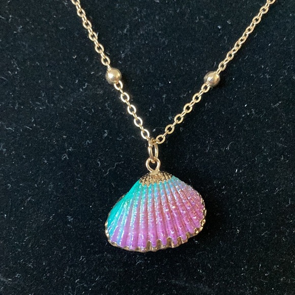 Natural Painted Shell Charm Pendant Purple and Green Gold Chain Link Necklace - Picture 5 of 12